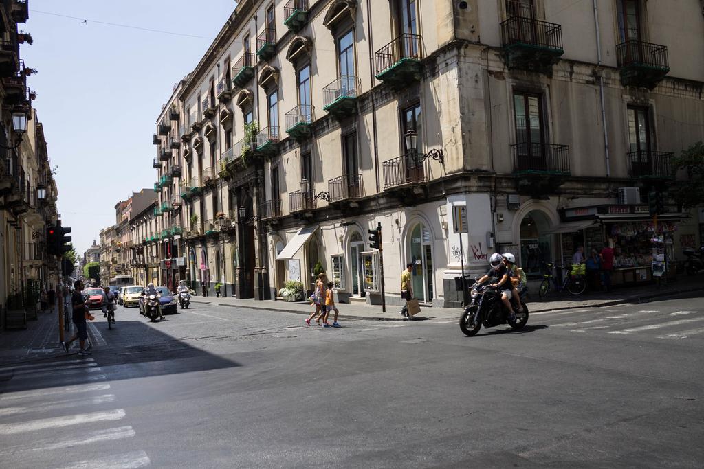 Duca Di Sarro Le Suites Catania Exterior photo